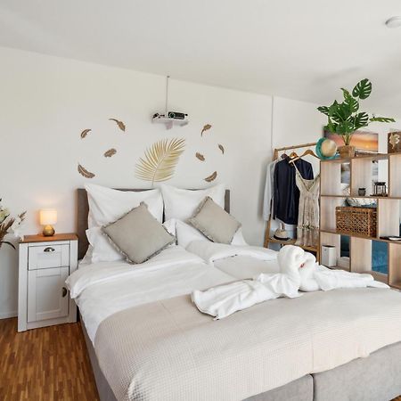 Business I Family Apartment I 1-4 Personen - Aare Blick, Nahe Altstadt I Beamer - 99" Leinwand I Terrassen Lounge Und Parkplatz บรุกก์ ภายนอก รูปภาพ