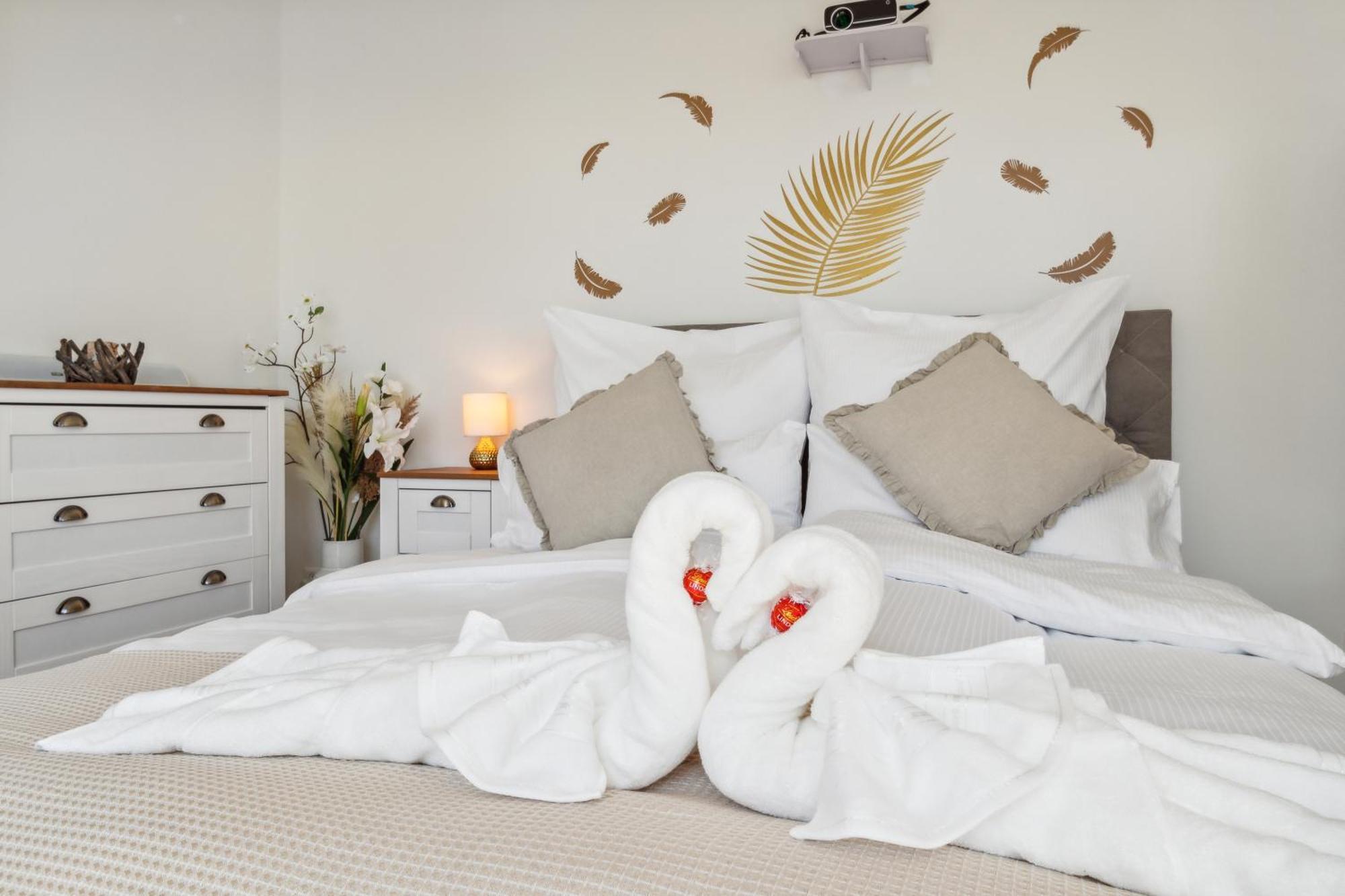 Business I Family Apartment I 1-4 Personen - Aare Blick, Nahe Altstadt I Beamer - 99" Leinwand I Terrassen Lounge Und Parkplatz บรุกก์ ภายนอก รูปภาพ