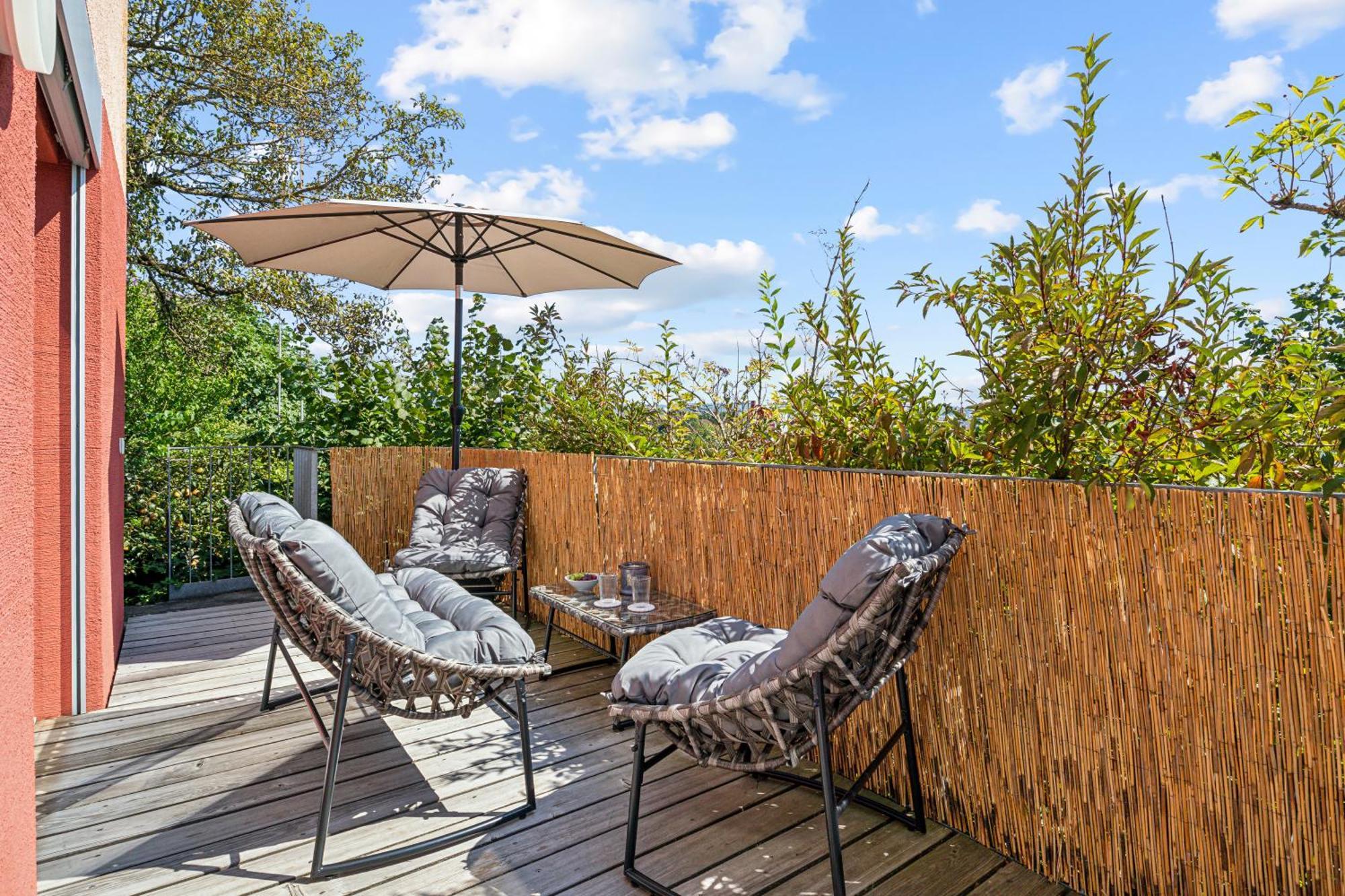 Business I Family Apartment I 1-4 Personen - Aare Blick, Nahe Altstadt I Beamer - 99" Leinwand I Terrassen Lounge Und Parkplatz บรุกก์ ภายนอก รูปภาพ
